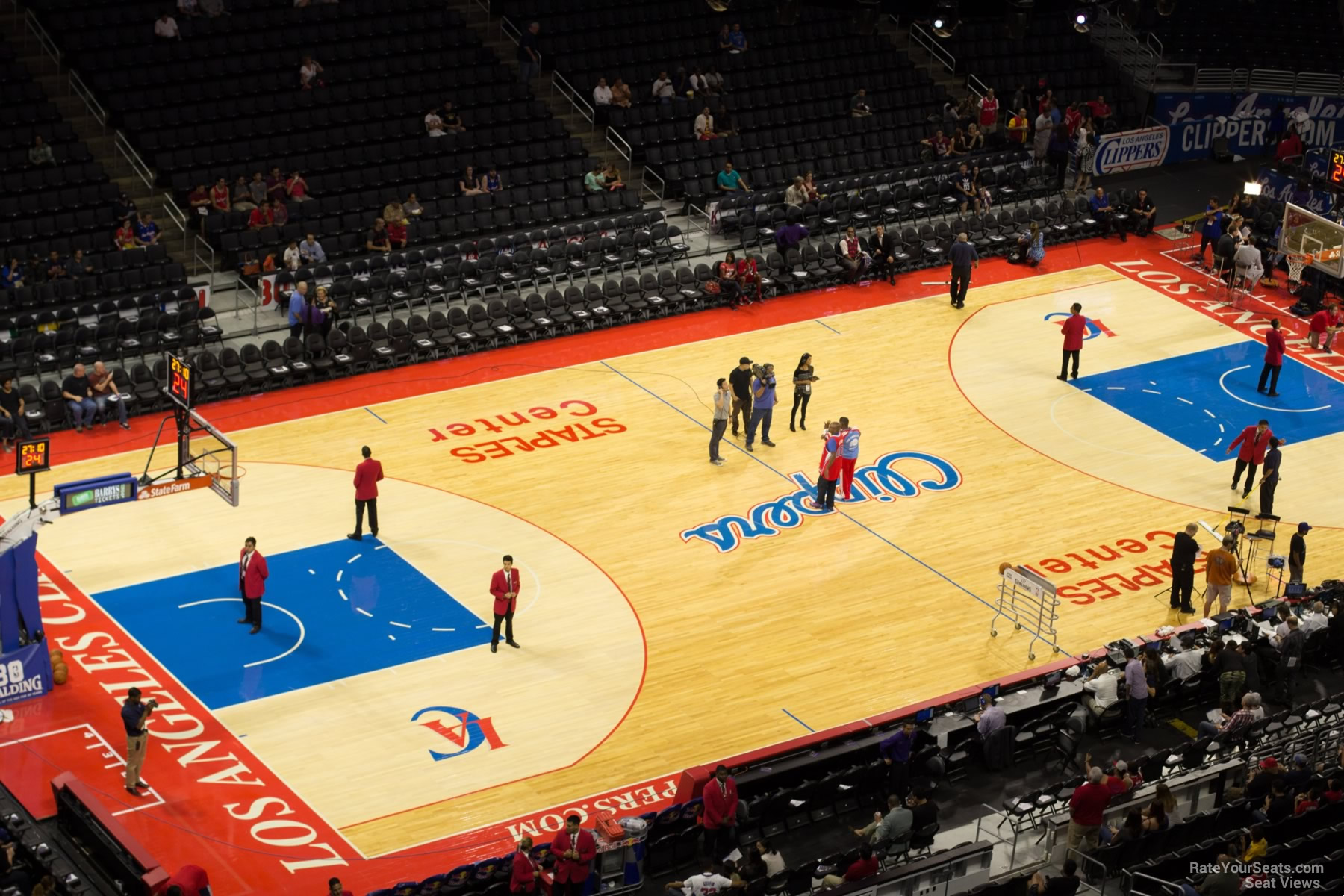 Staples Center Section 304 - Clippers/Lakers - RateYourSeats.com1800 x 1200