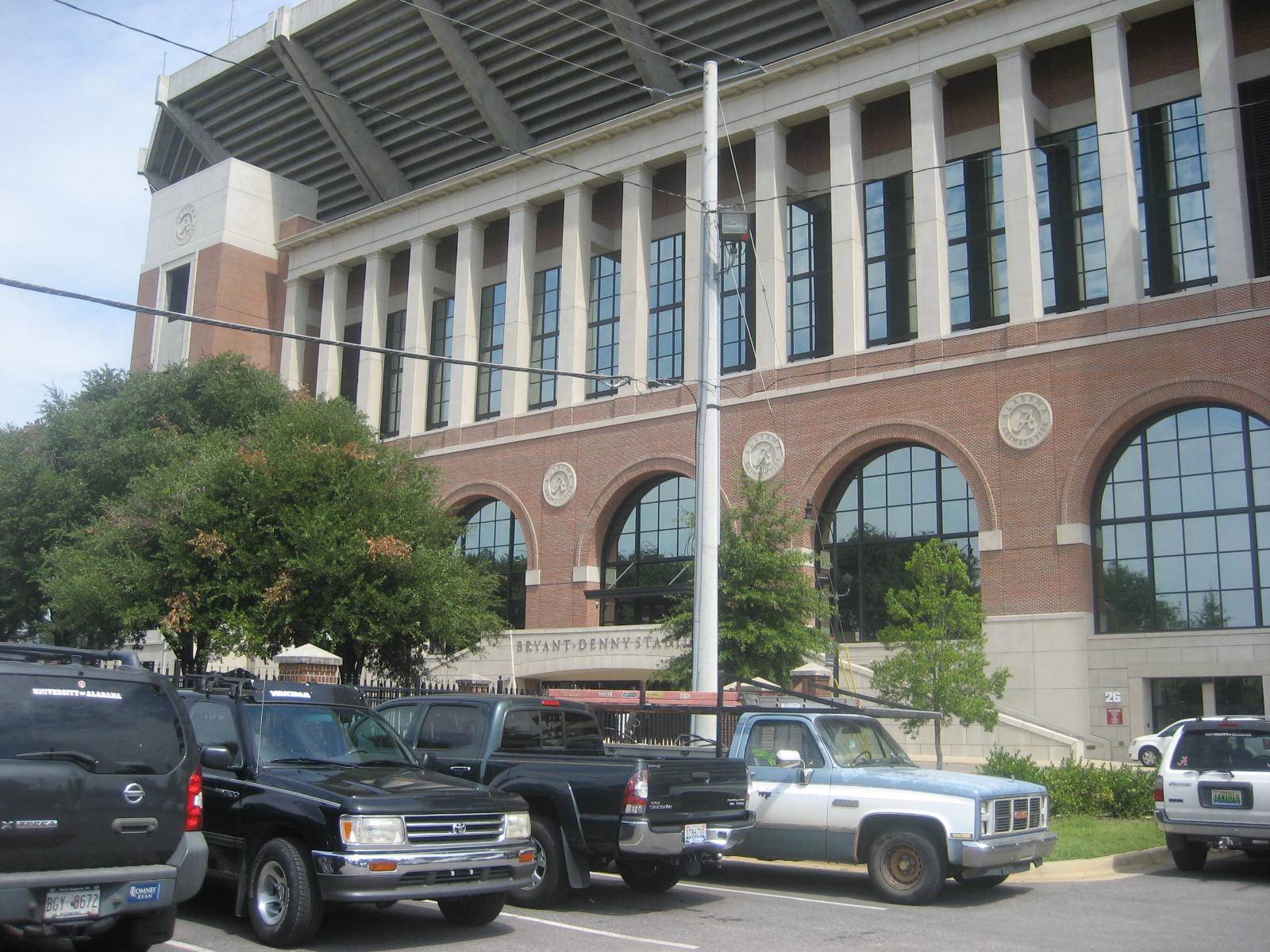 bryant denny stadium close parking