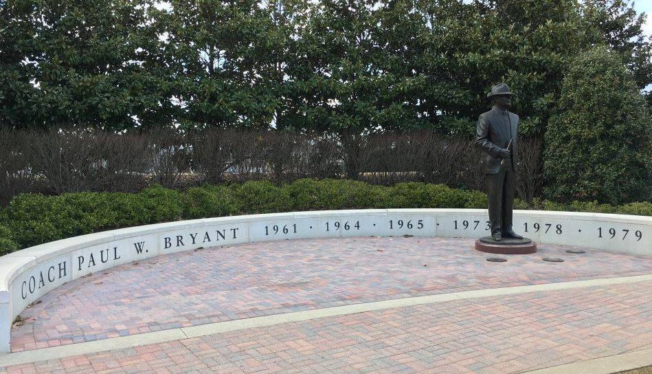 bear bryant statue
