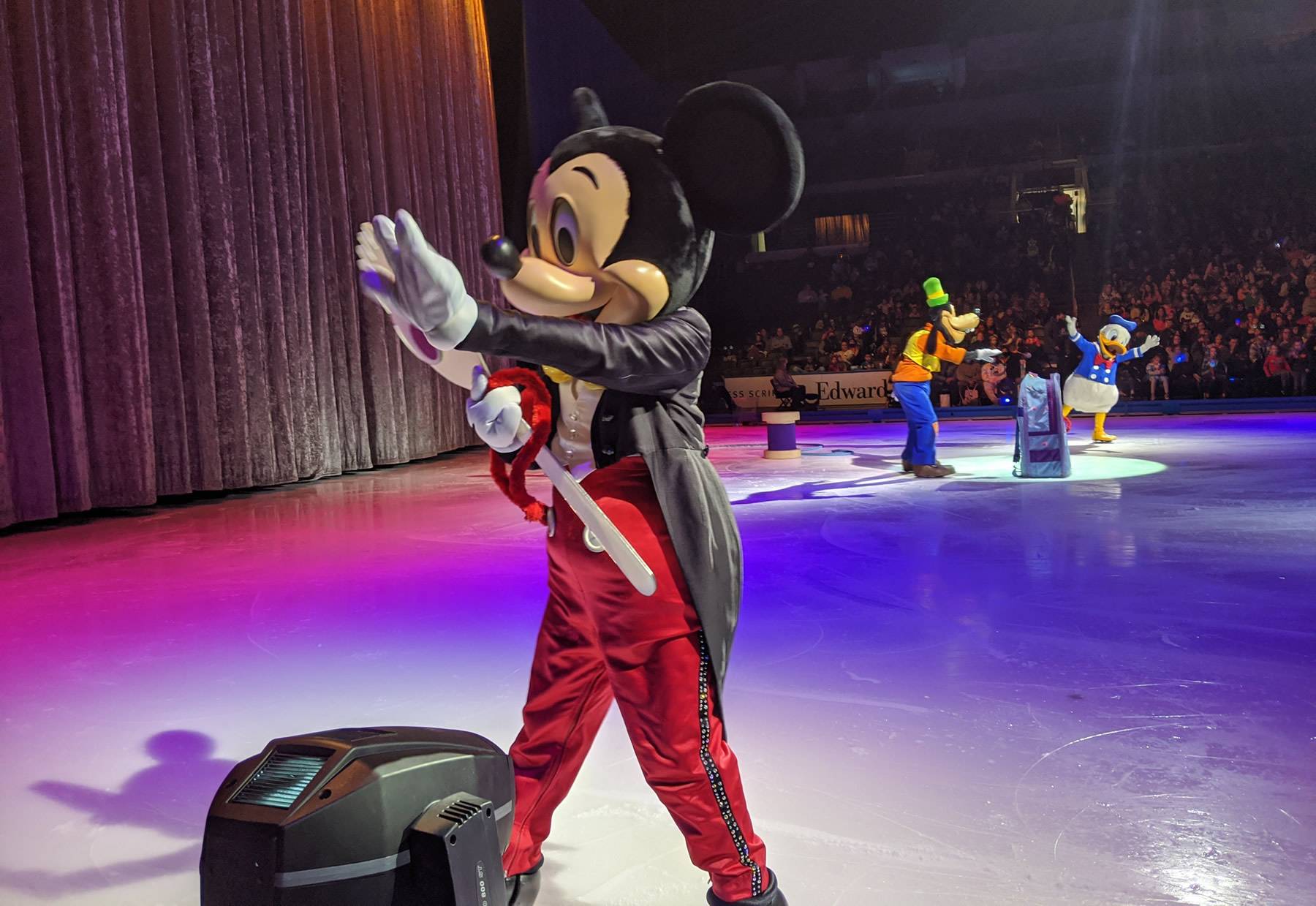 mickey mouse disney on ice