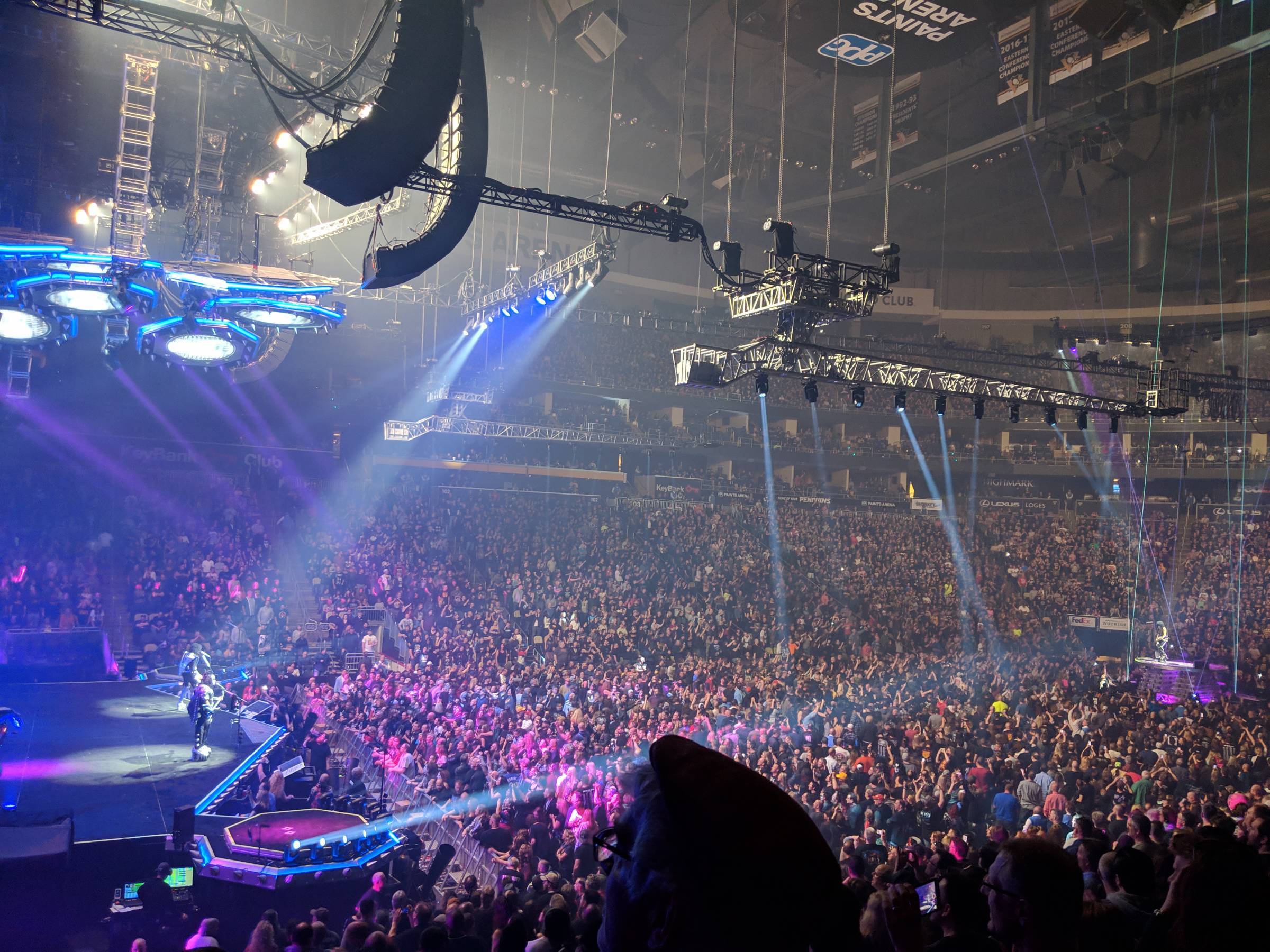 KISS Crowd