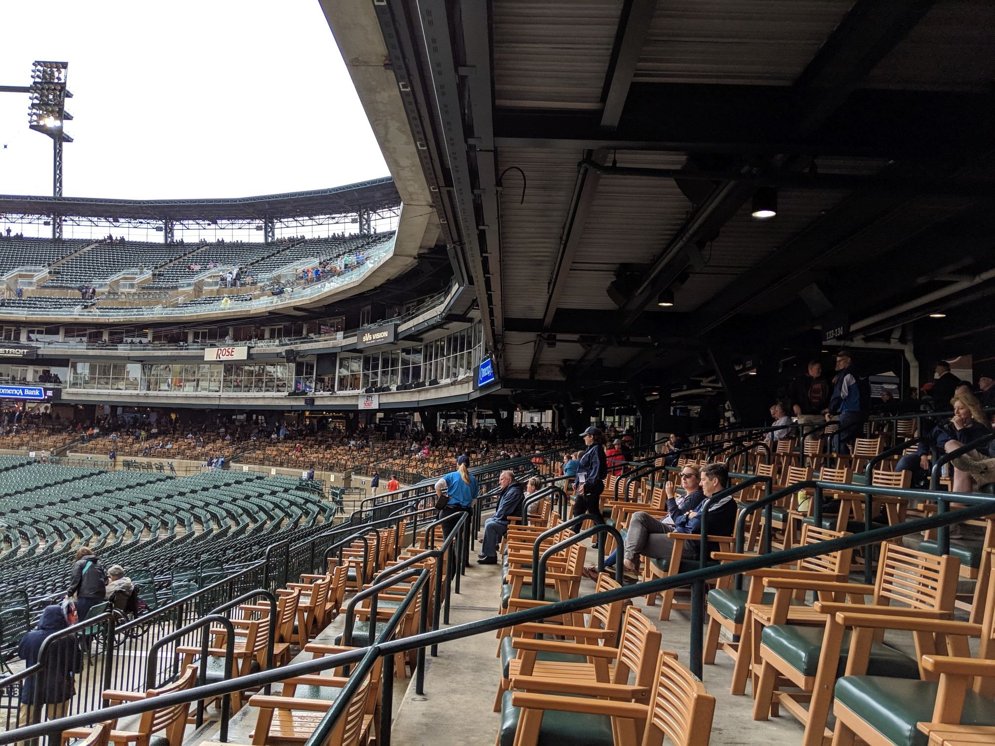 tiger den covered seats