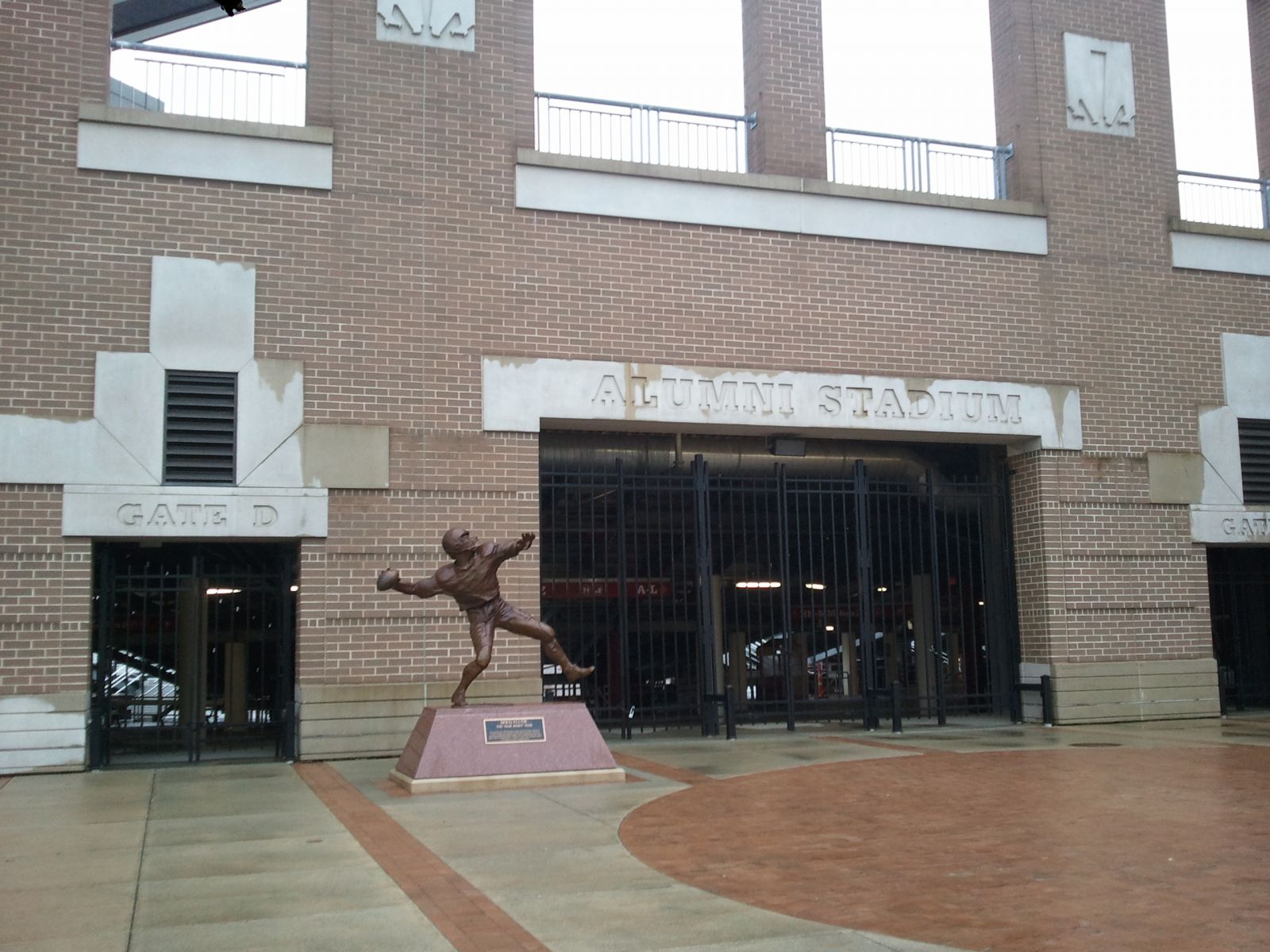 doug flutie statue alumni stadium