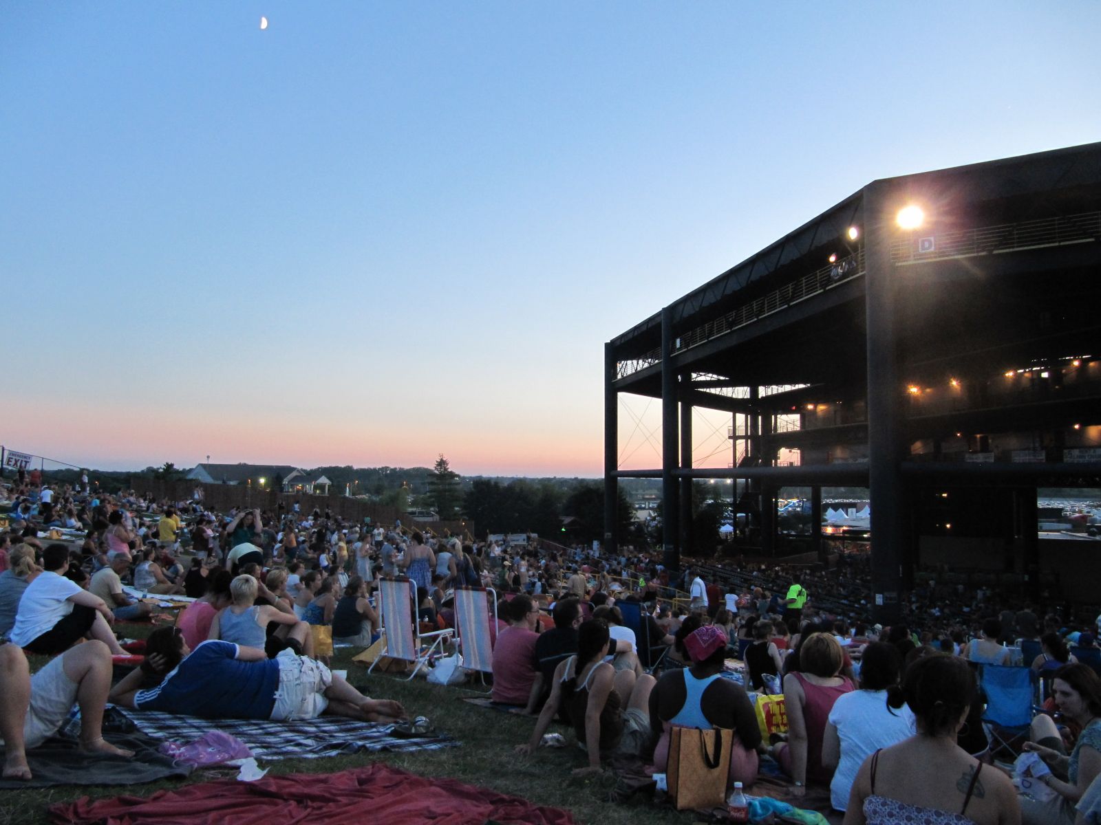 Hollywood Casino Amphitheater Lawn Seating Rules