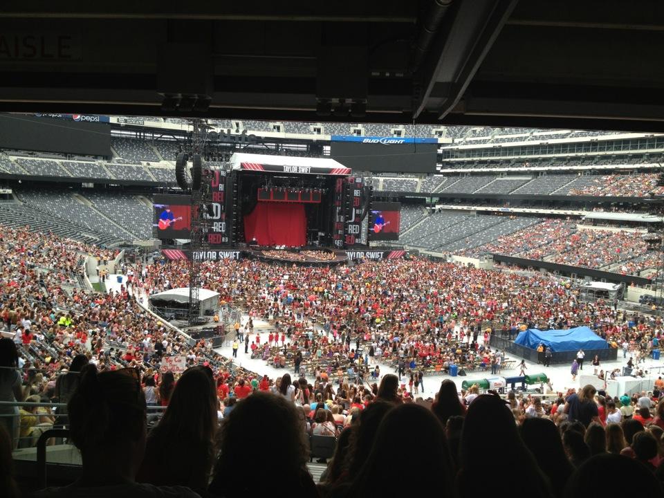 head-on concert view at MetLife Stadium