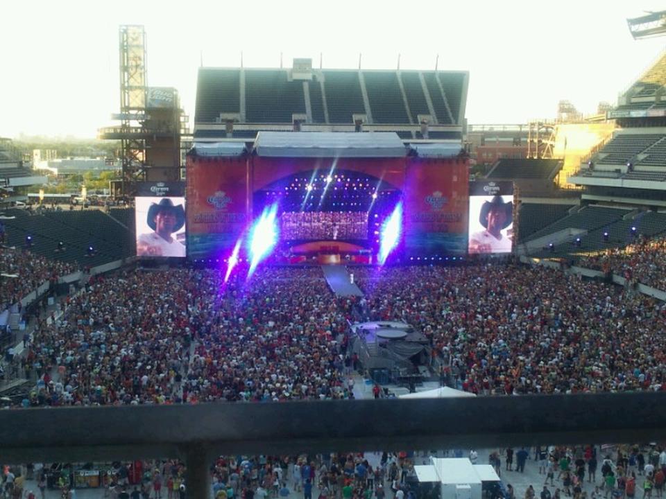 head-on concert view at Lincoln Financial Field