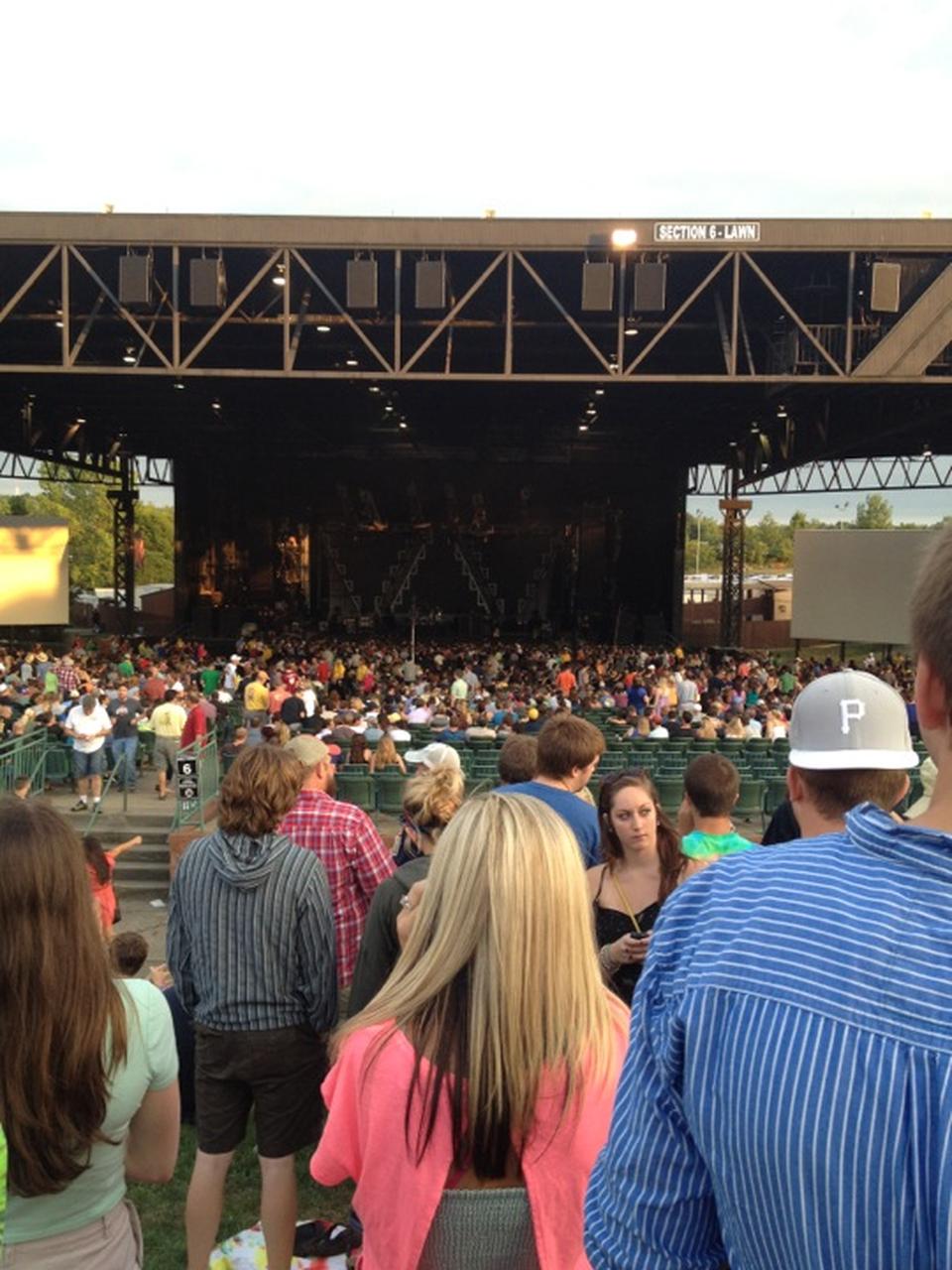 The Pavilion At Star Lake Lawn Seats