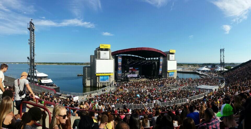 stadium 14l seat view  - jones beach theater