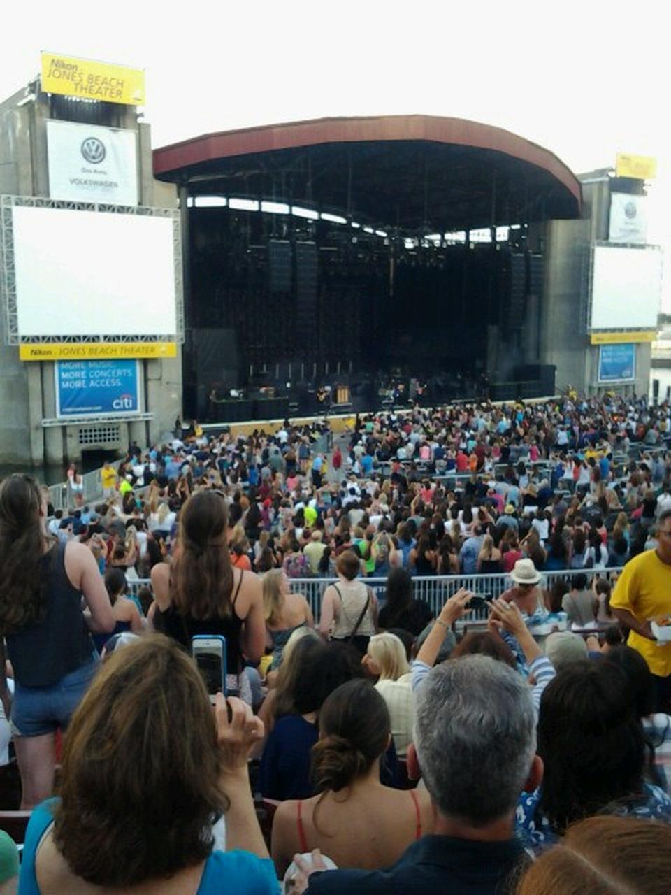 stadium 13l, row g seat view  - jones beach theater