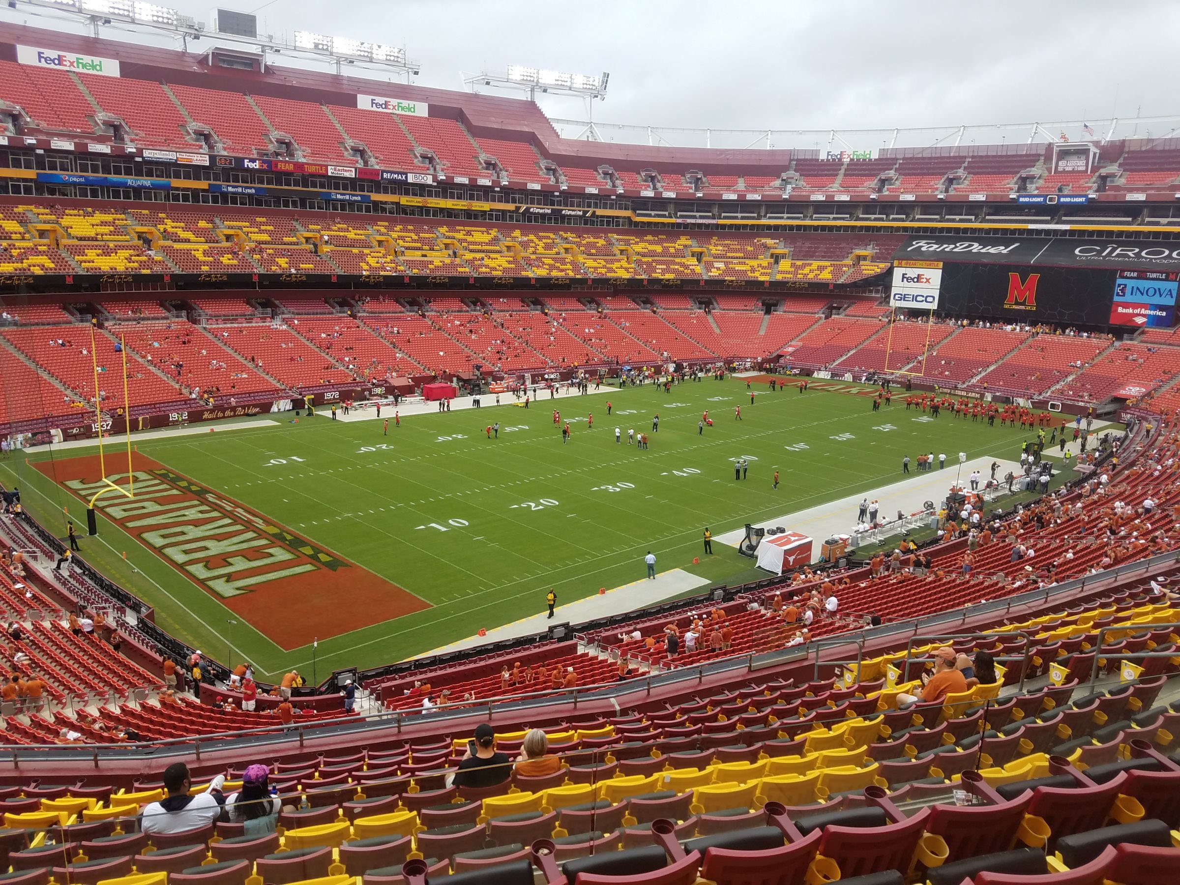 zone d club 327, row 14 seat view  - fedexfield