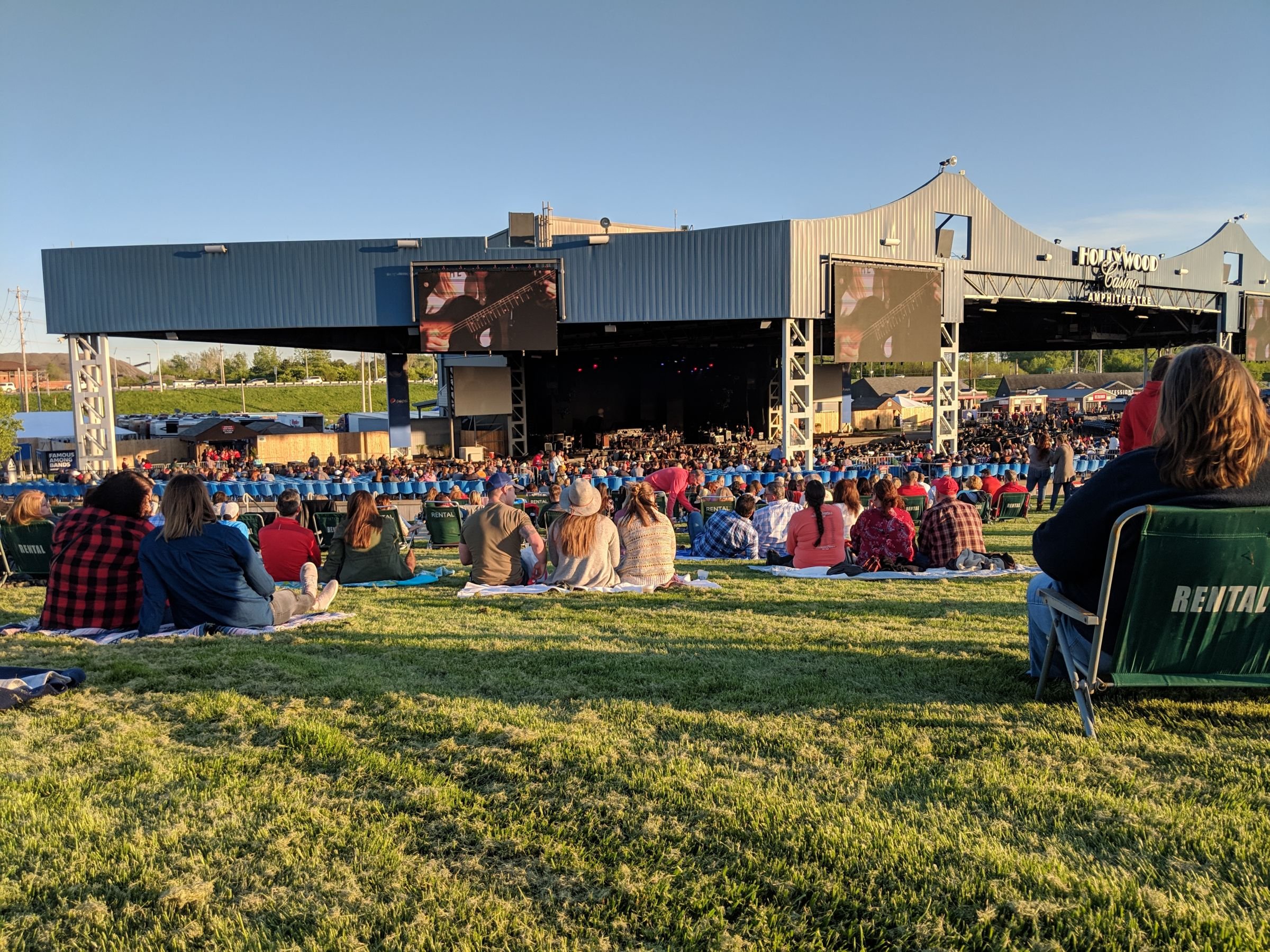 lawn seat view  - hollywood casino amphitheatre st. louis
