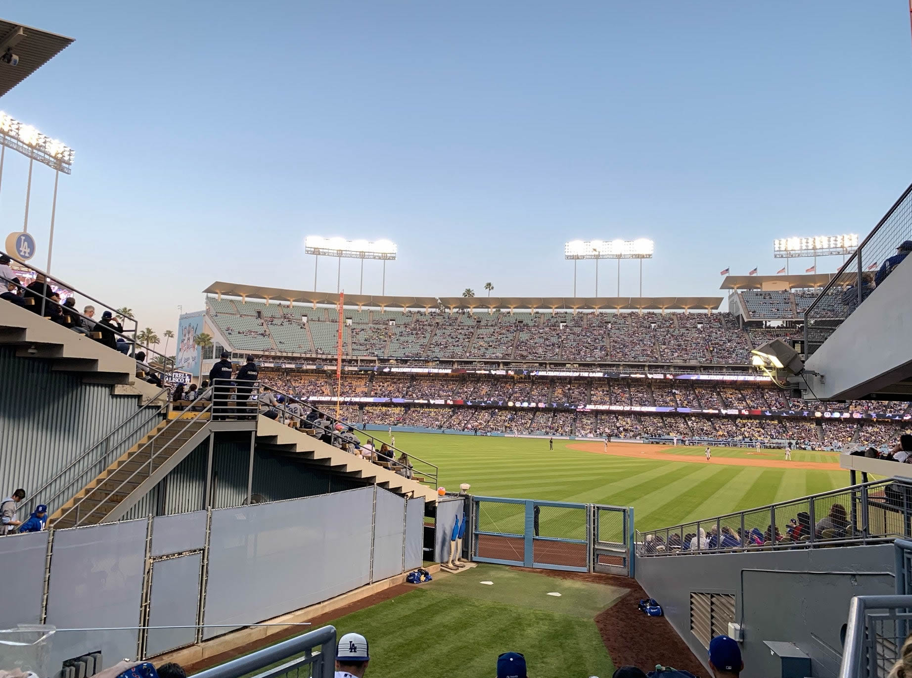 dodger stadium left field bullpen