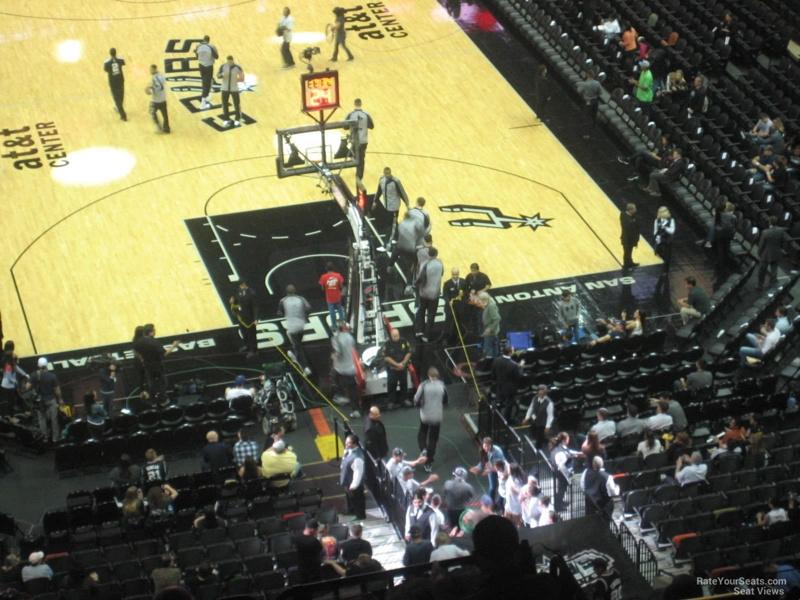 Spurs Entering the Court