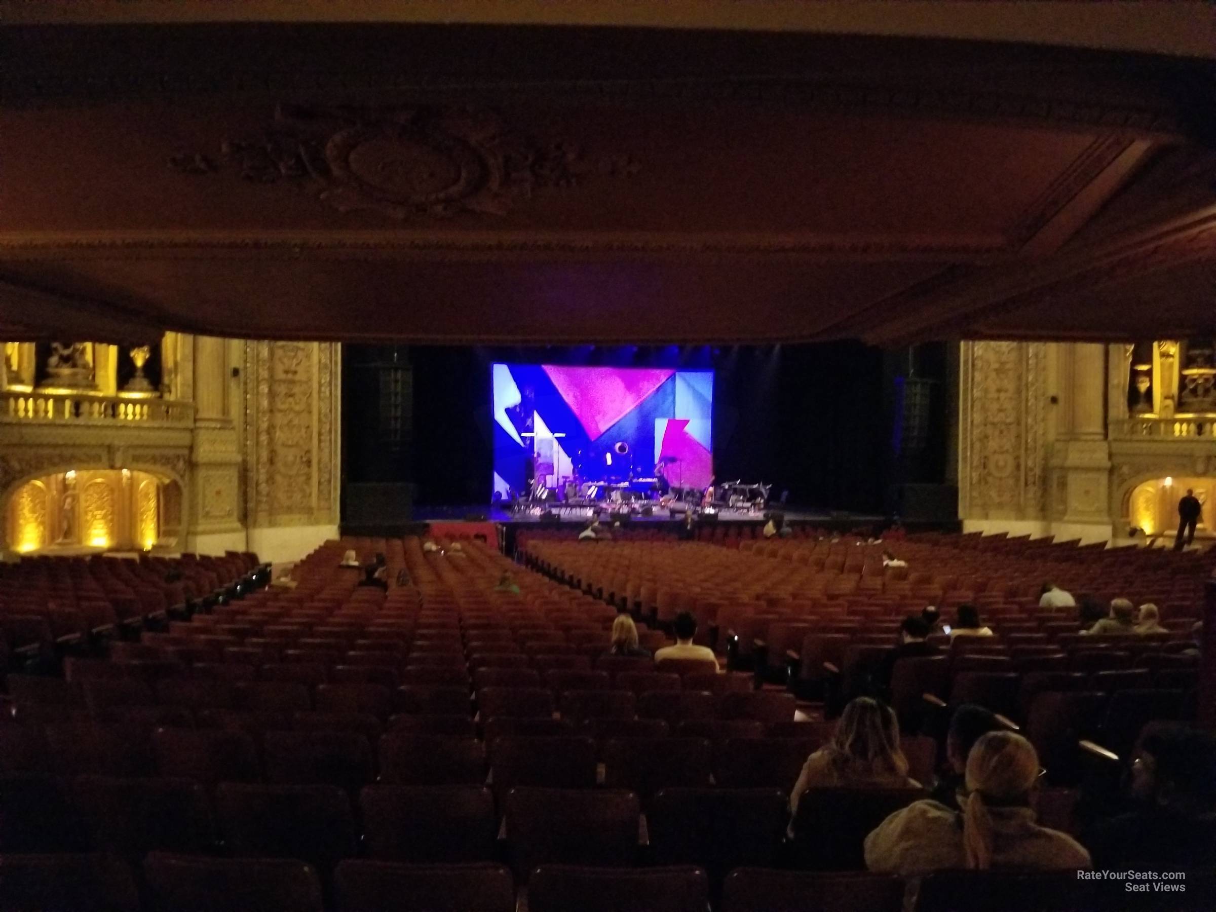Chicago Theatre Main Floor 3L - RateYourSeats.com