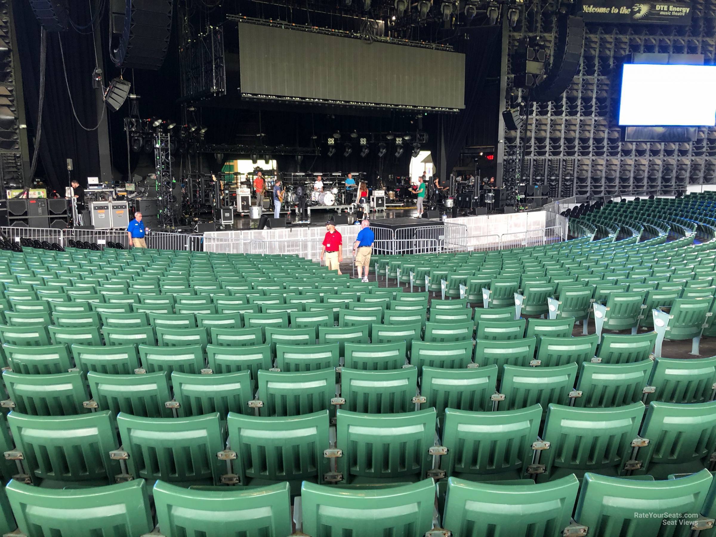 left-center-4-at-dte-energy-music-theatre-rateyourseats