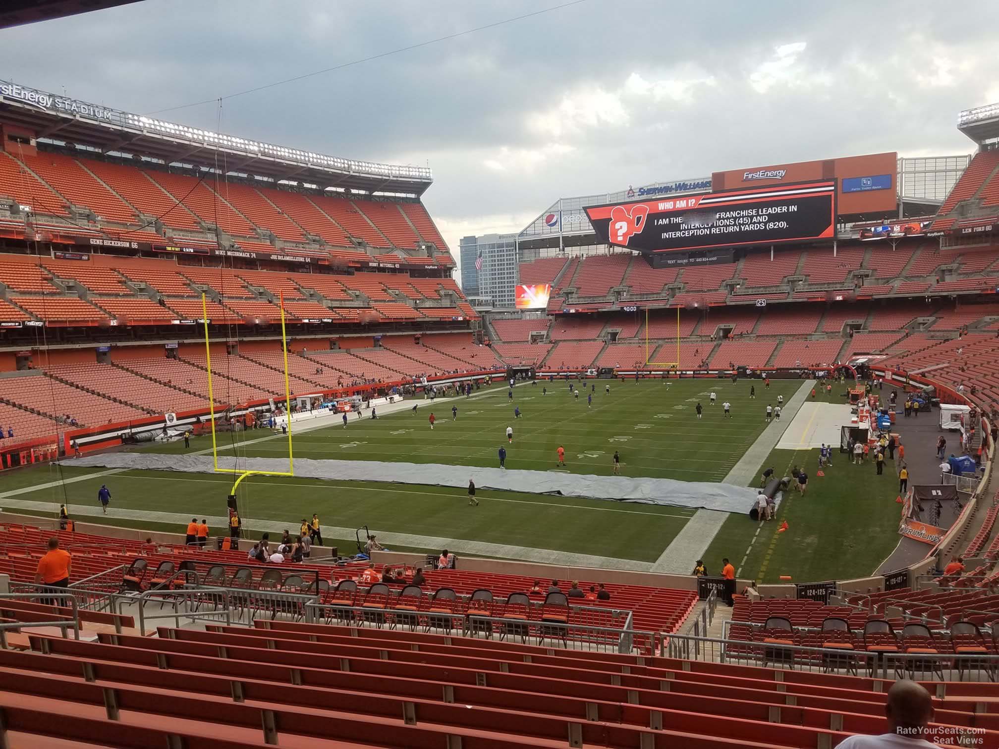 section 122, row 33 seat view  for football - huntington bank field