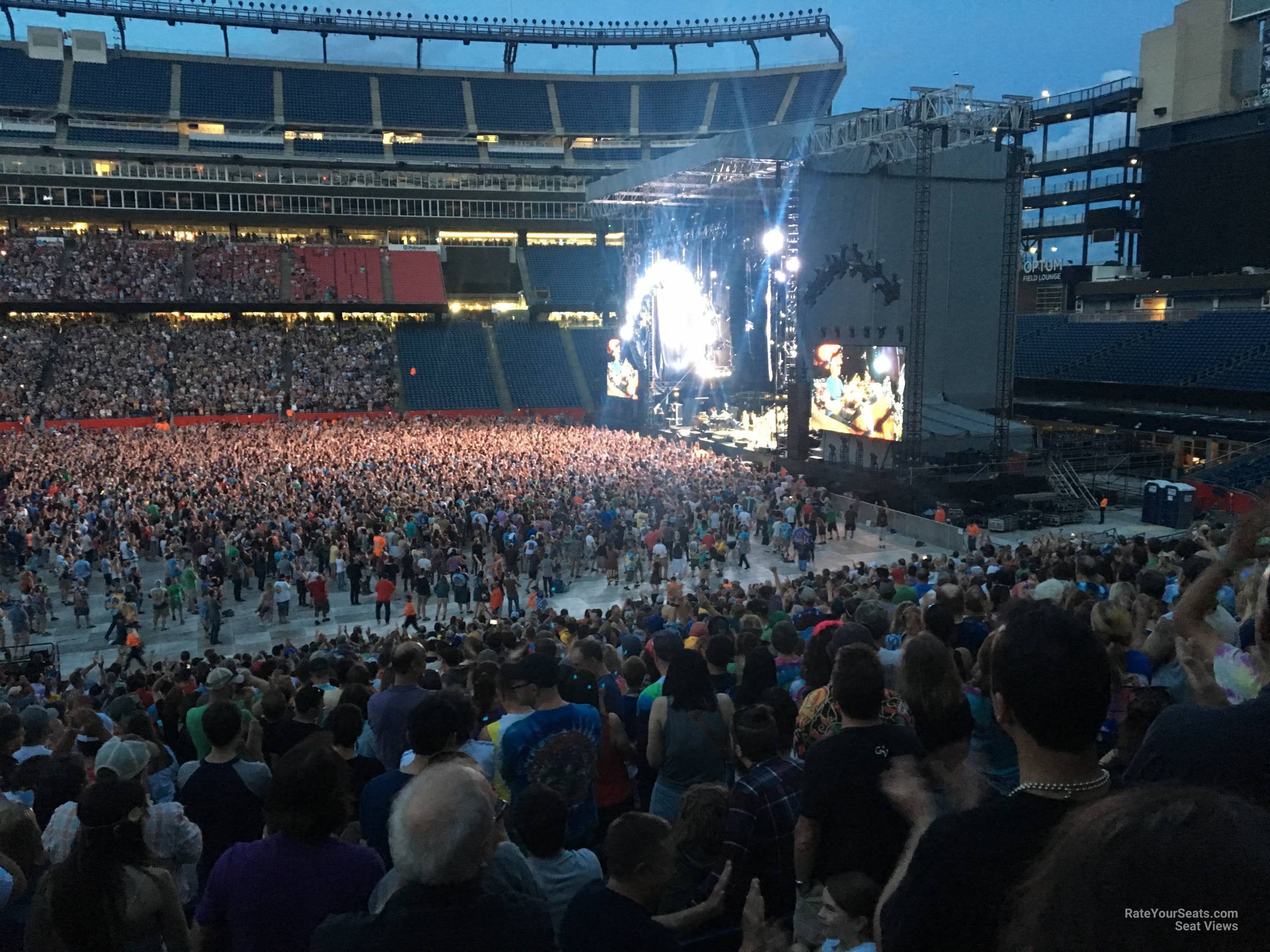 How Many Seats In Each Row At Gillette Stadium Concert