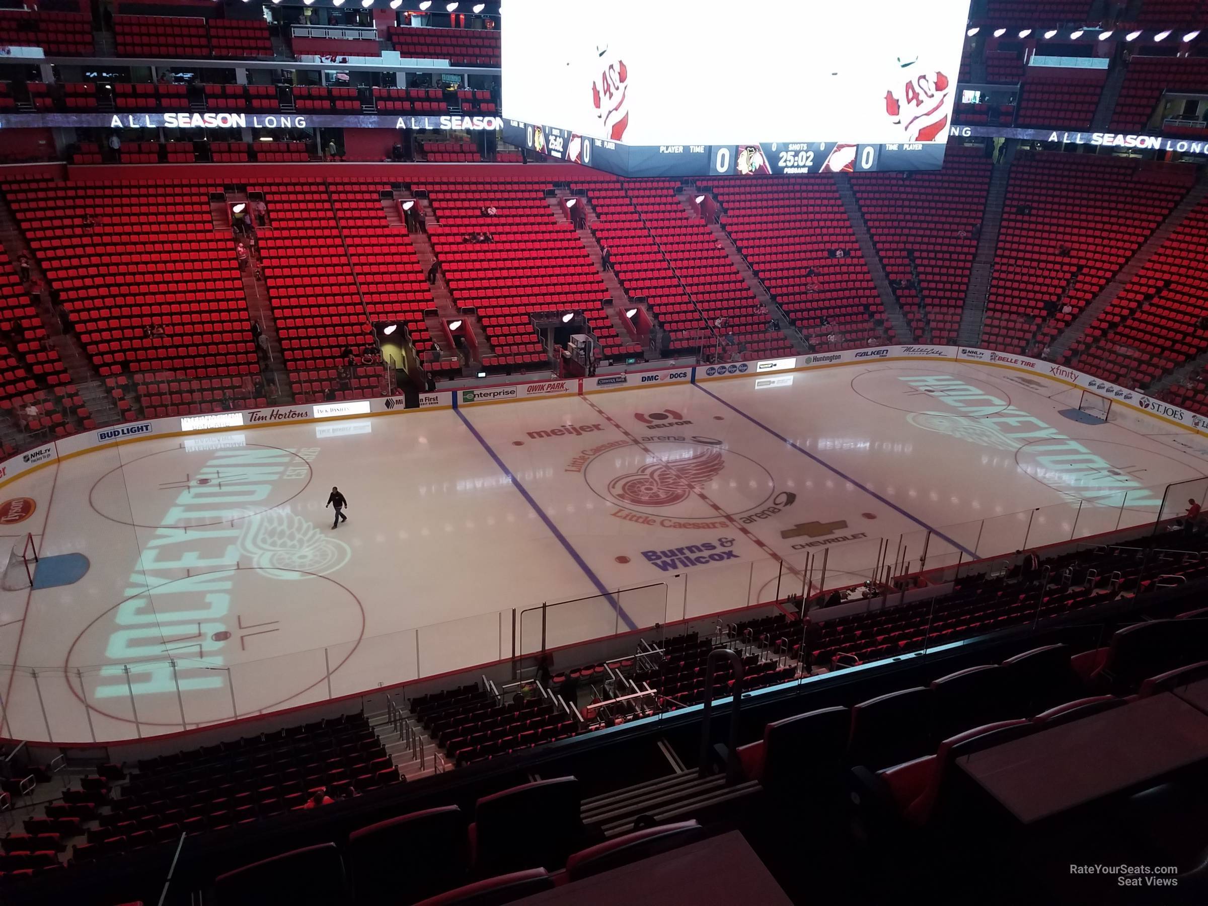 Mezzanine Little Caesars Arena - 2dw83ia