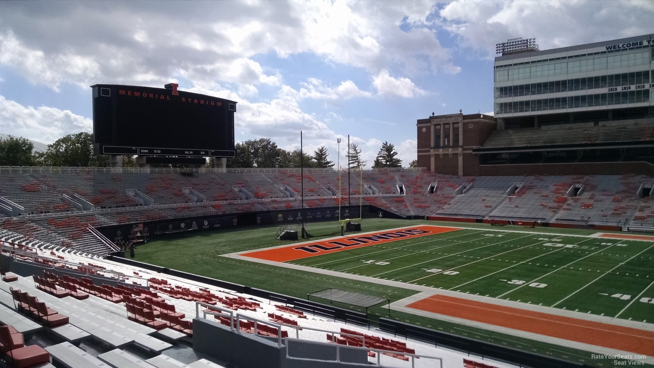 videoboard at illinois memorial stadium