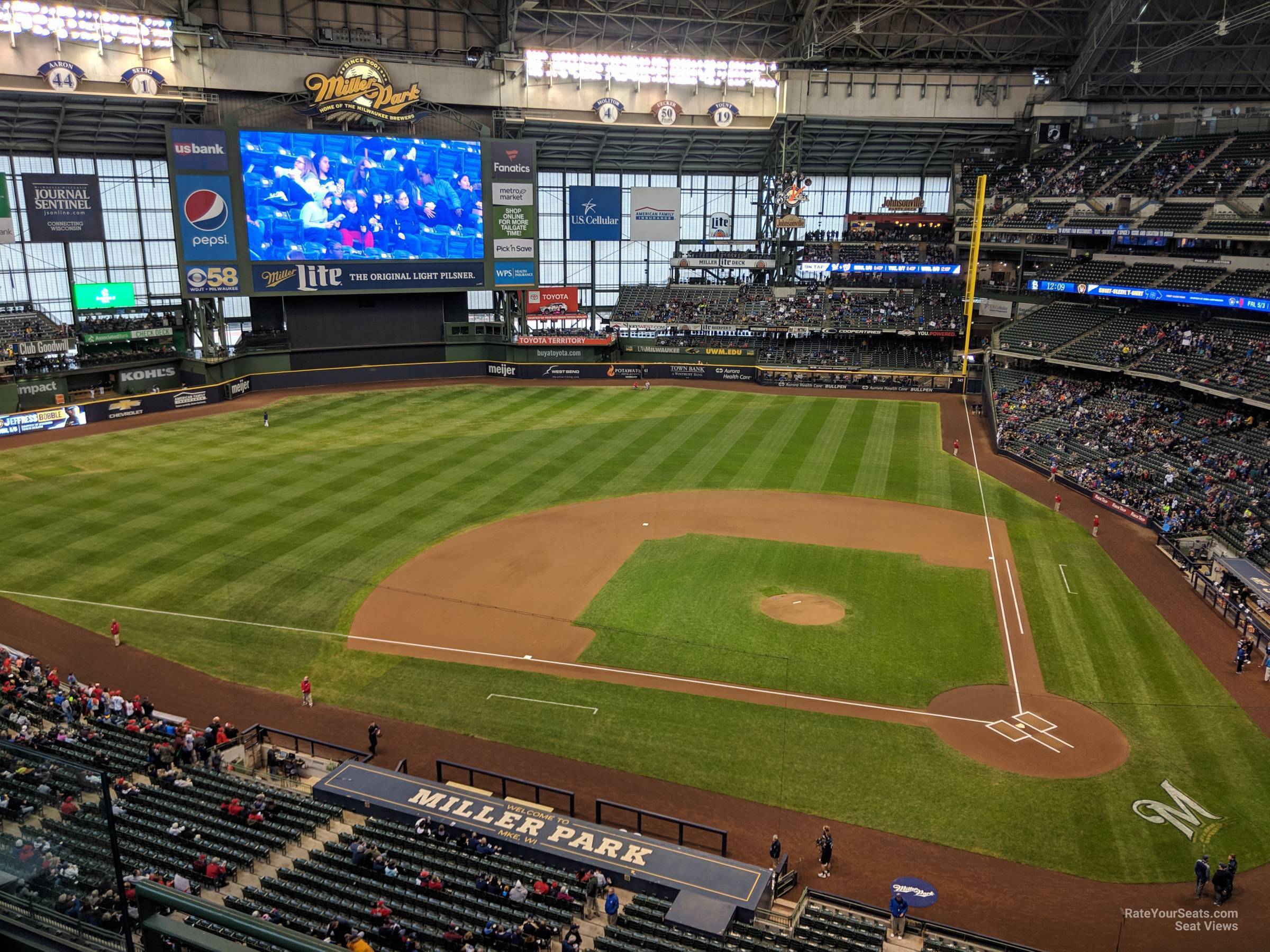 section 427, row 3 seat view  for baseball - american family field