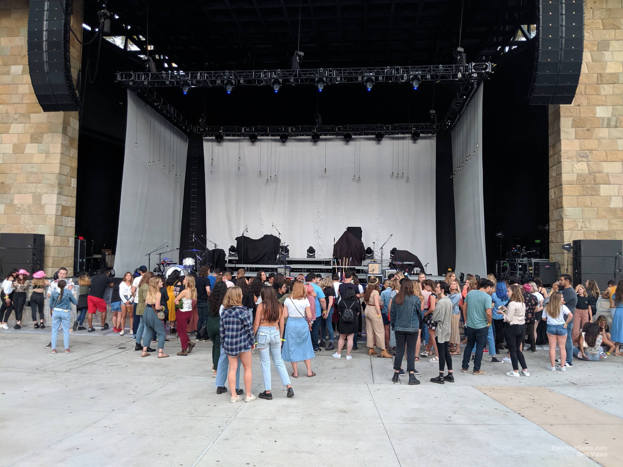 santa-barbara-bowl-section-r-rateyourseats
