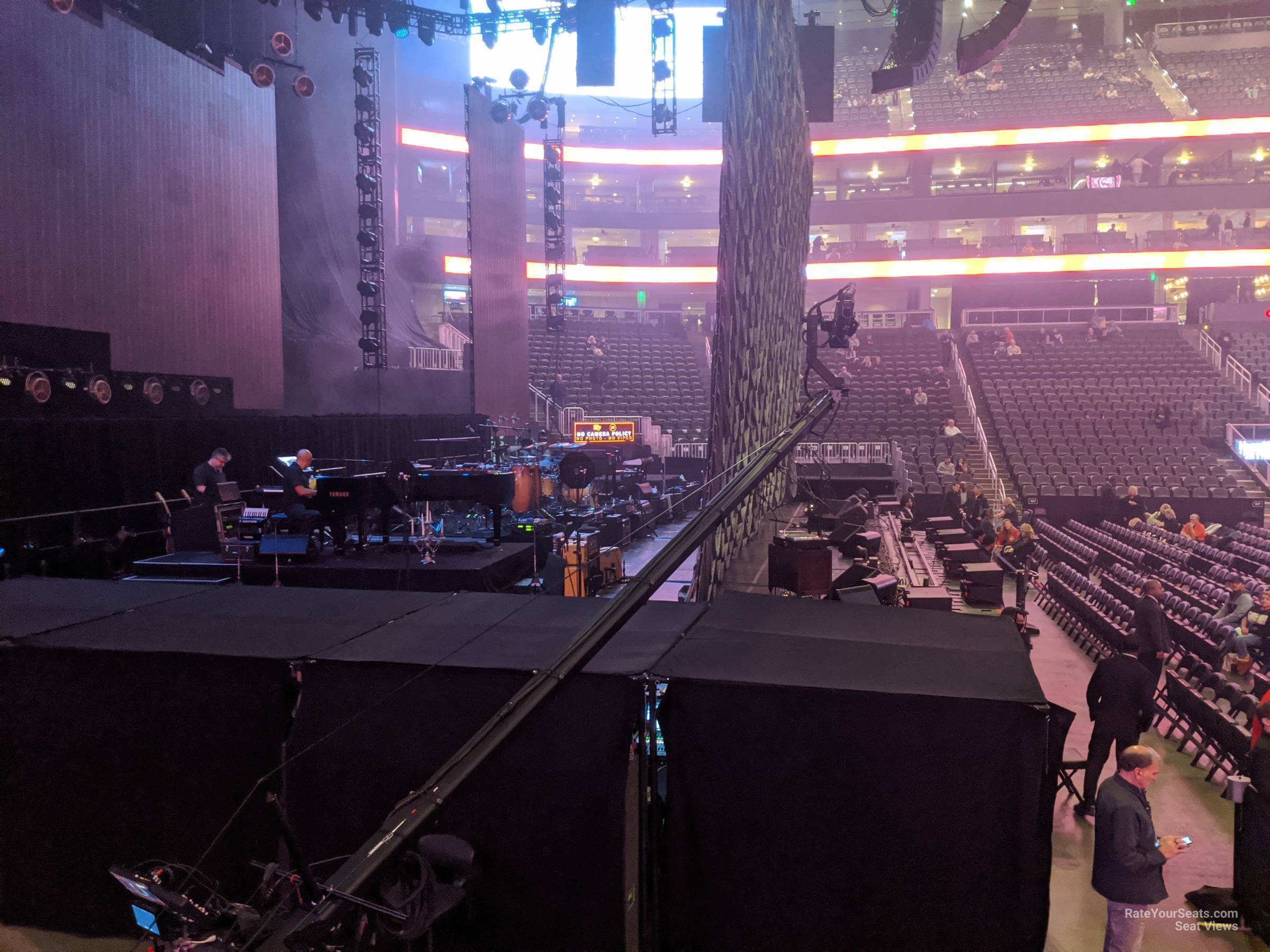 State Farm Arena Section 121 76 - 0cw2qwu