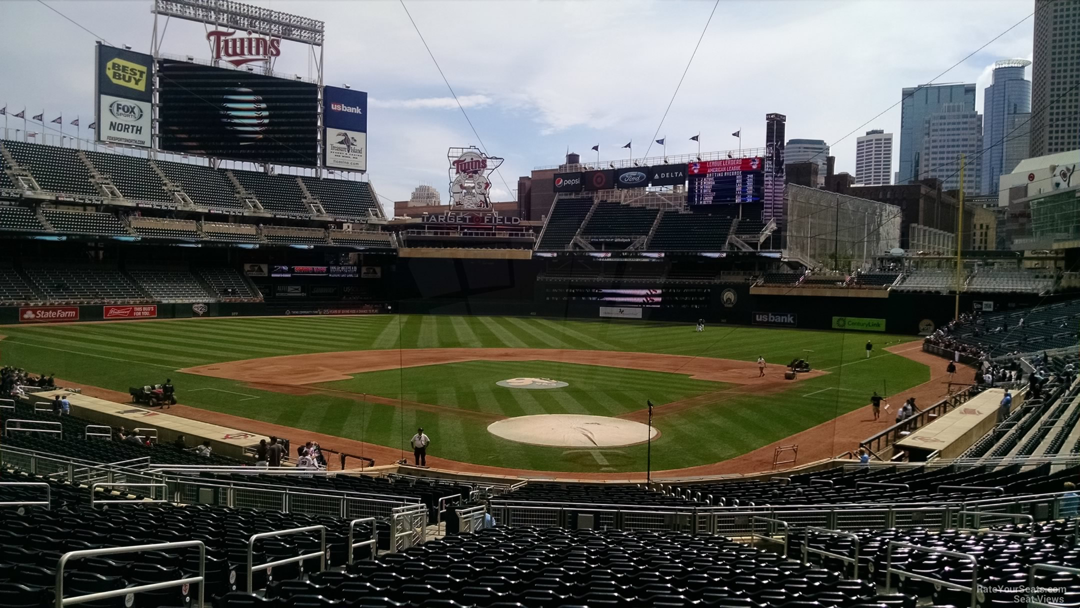 section 115, row 19 seat view for baseball - target field