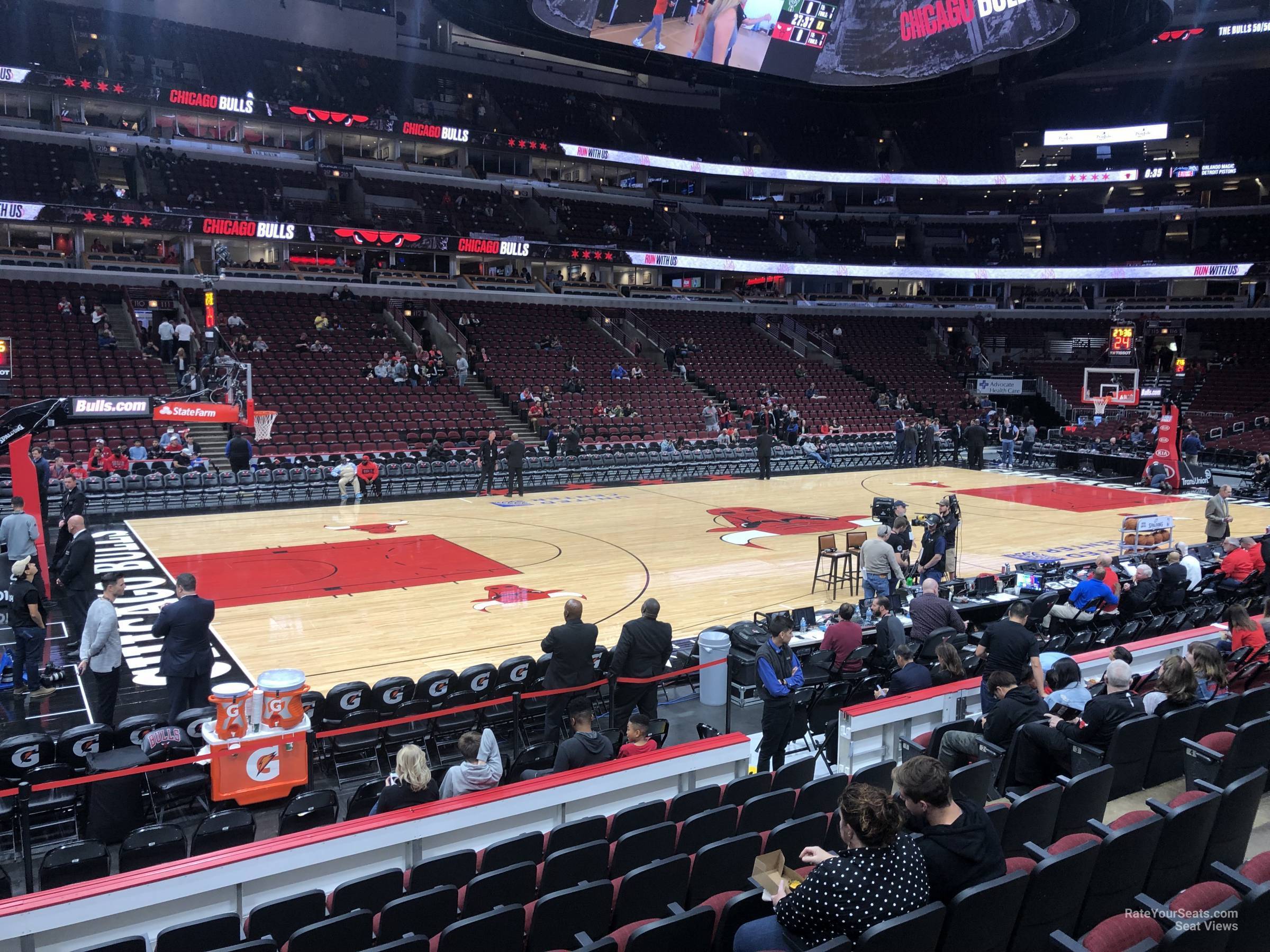 United Center Section 218 - ba335ml