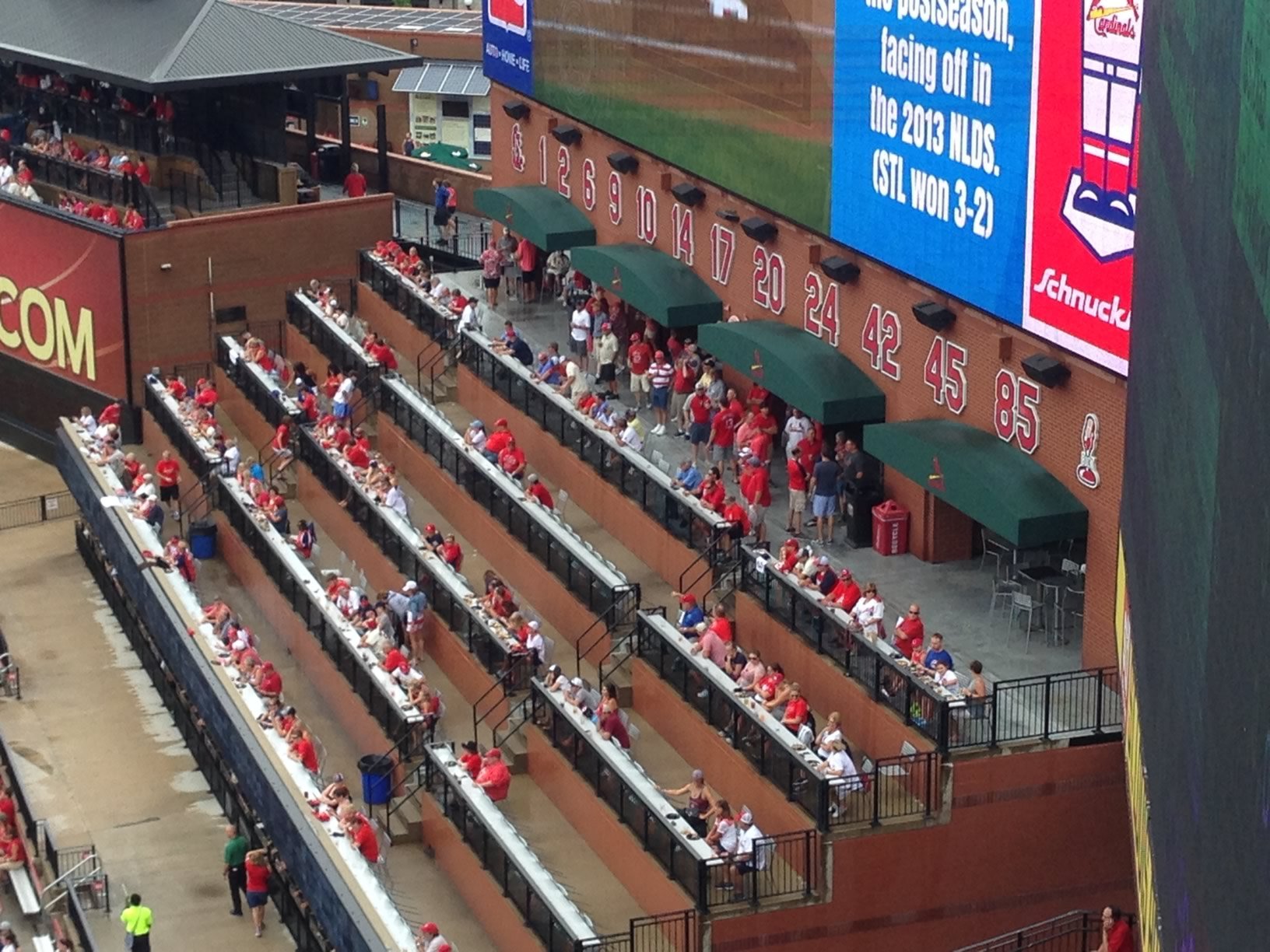 scoreboard patio at busch stadium