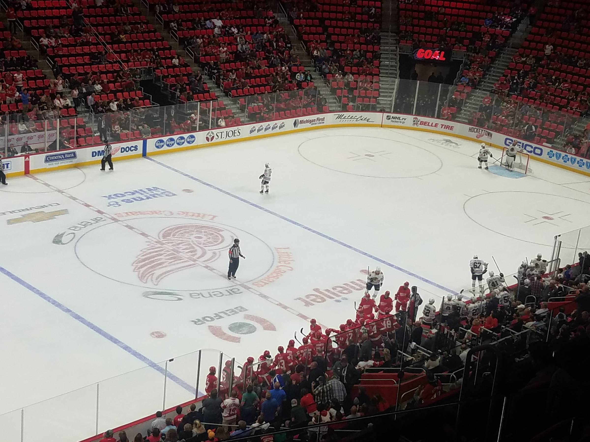 red wings bench