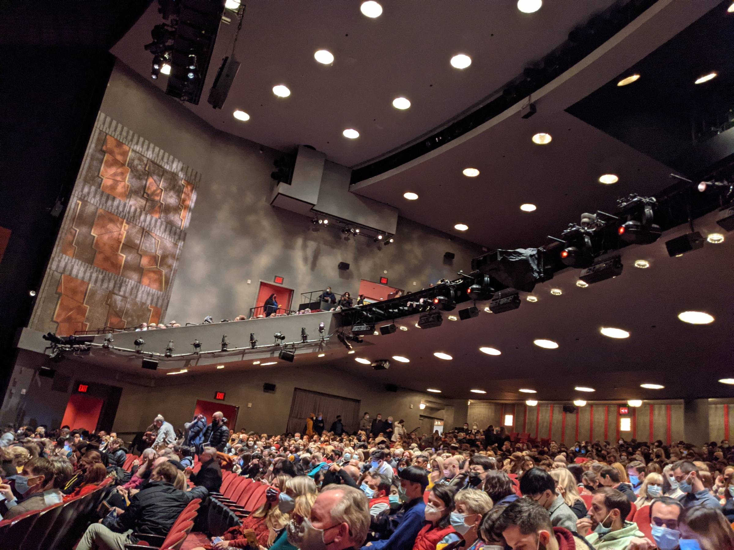 mezzanine overhang minskoff theatre