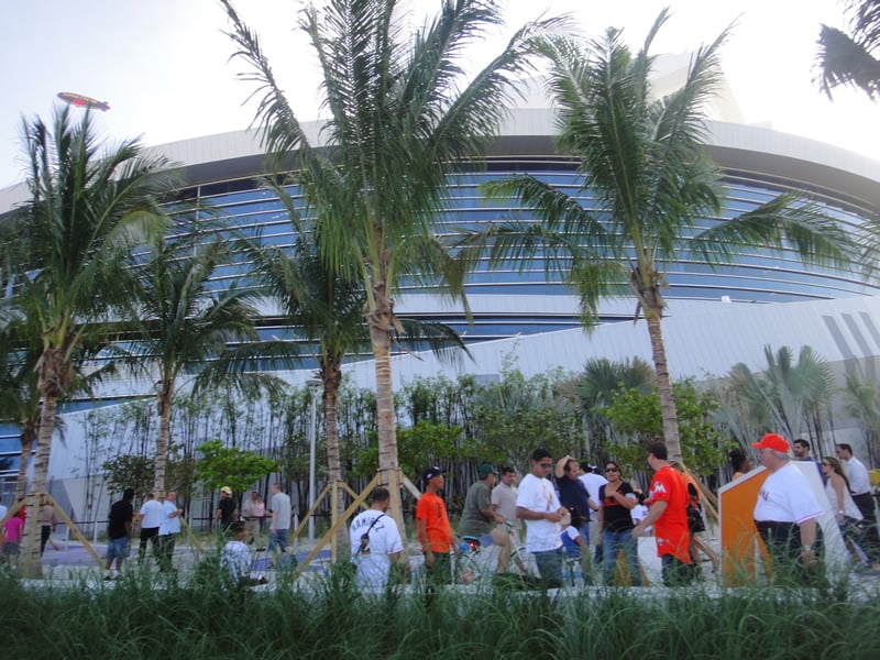 fans outside loandepot park