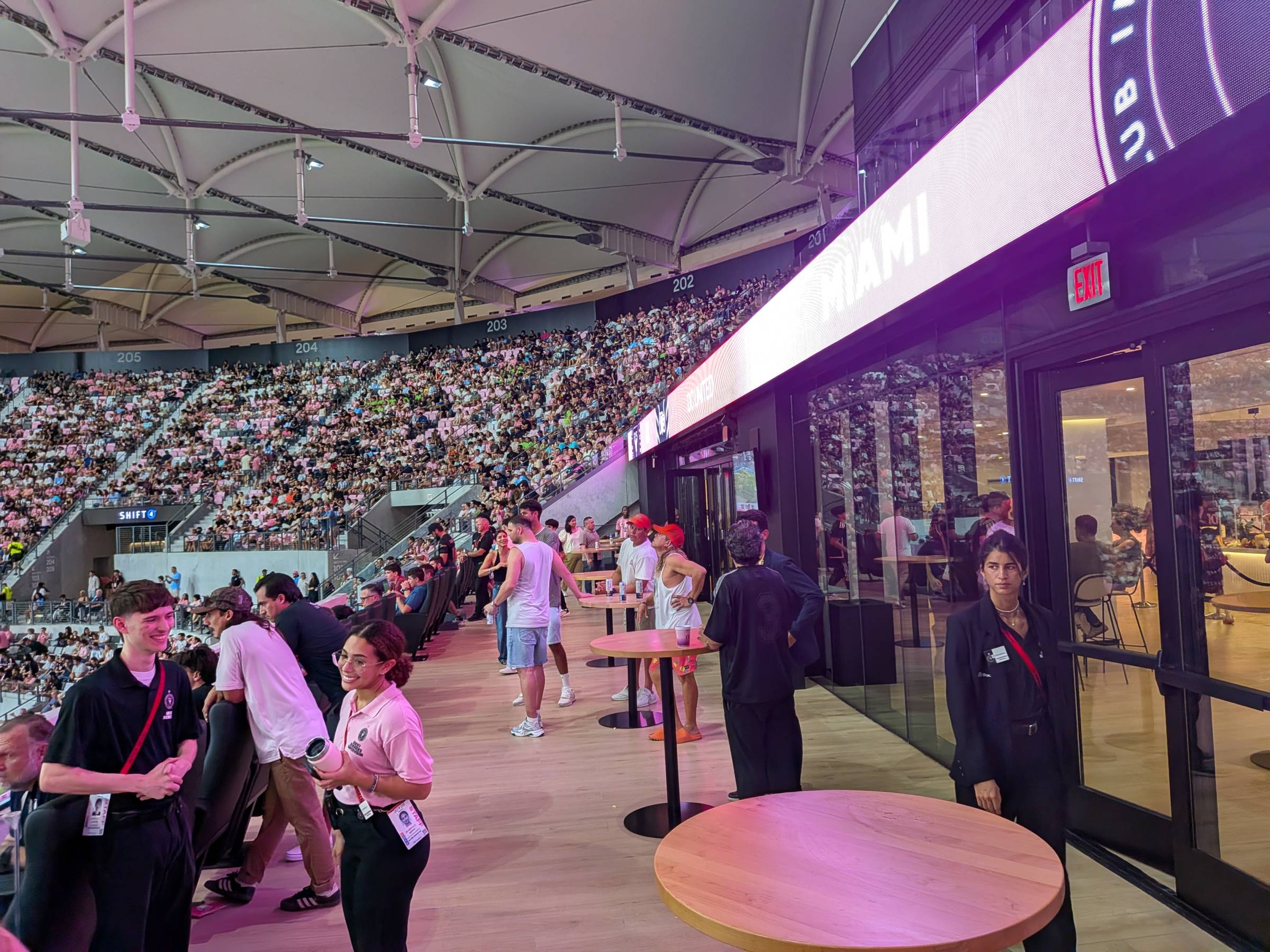 outdoor concourse american lounge