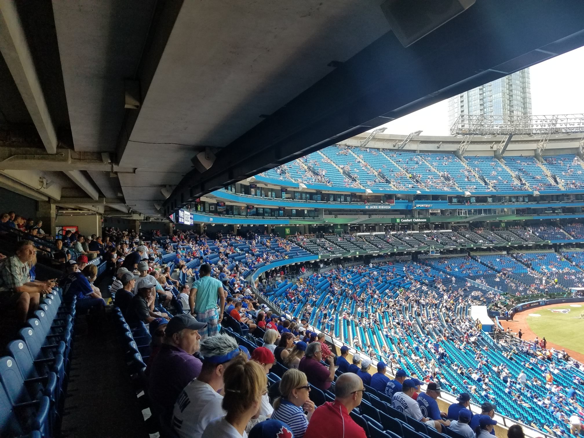 covered seating 200 level