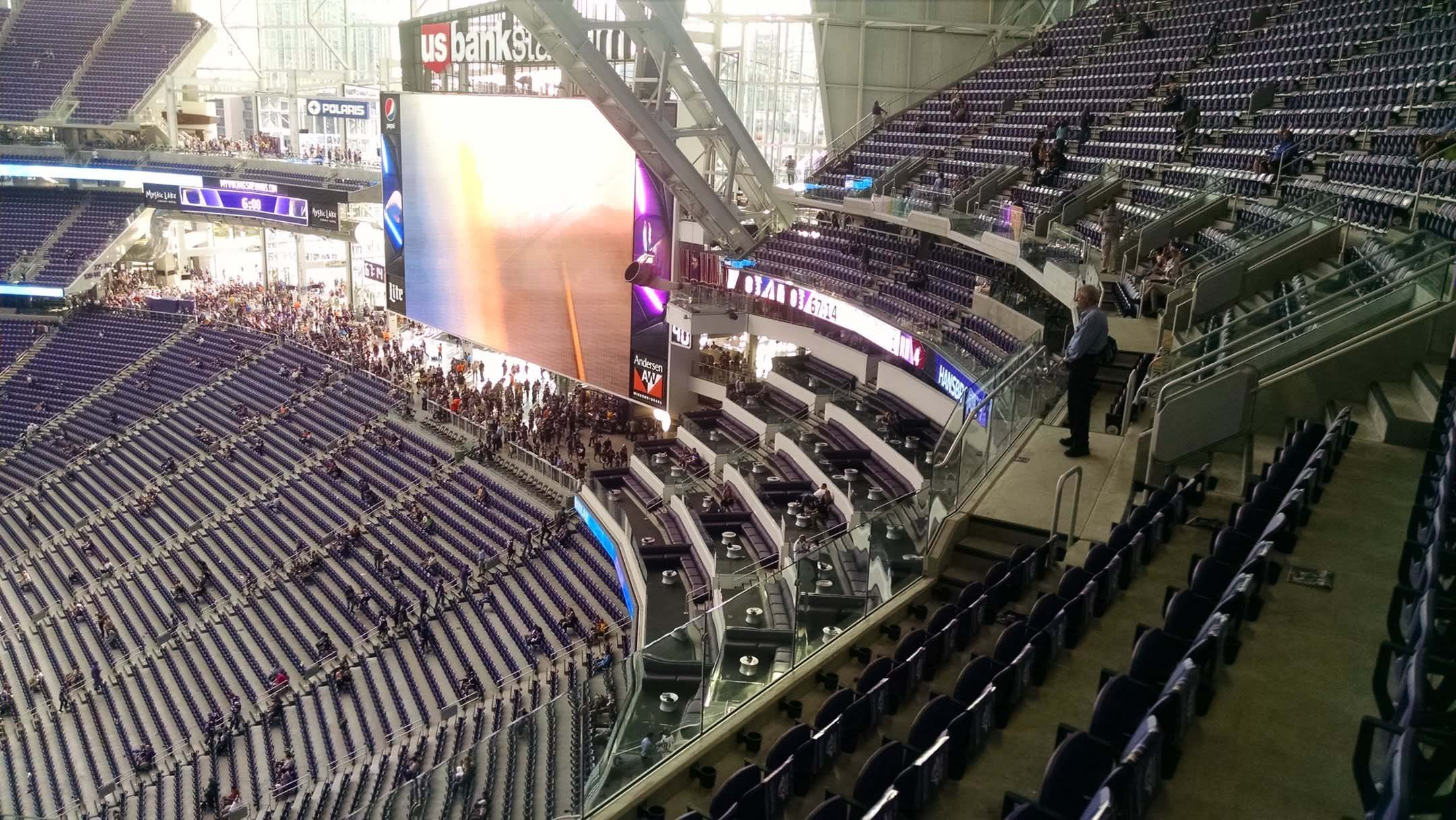 Minnesota Vikings Club Seating at U.S. Bank Stadium ...