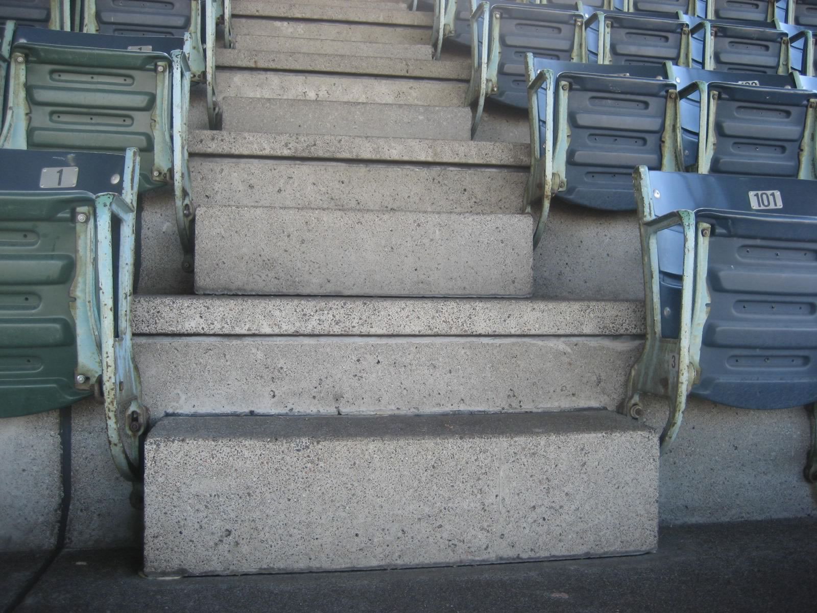 400 level stairs at wrigley field